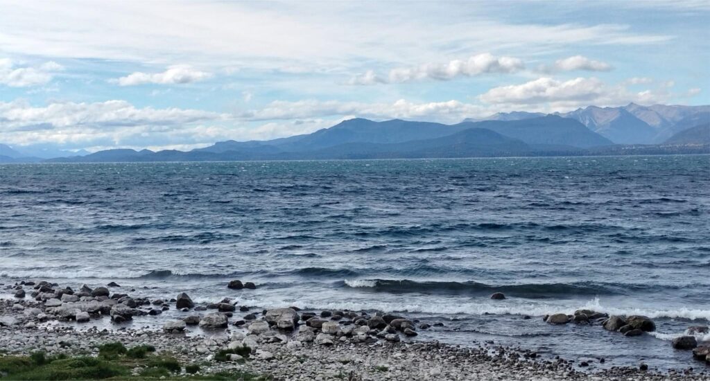 lago Nahuel Huapi con le ande di sfondo San Carlos de Bariloche Argentina